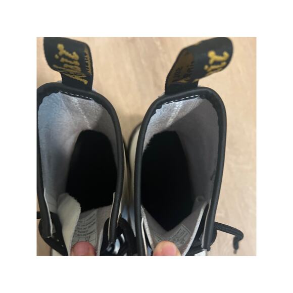 Dr. Doc Martens Leather Zavala White Combat Boots Lace Up Women's Sz 7 Men's 6 - Picture 4 of 9